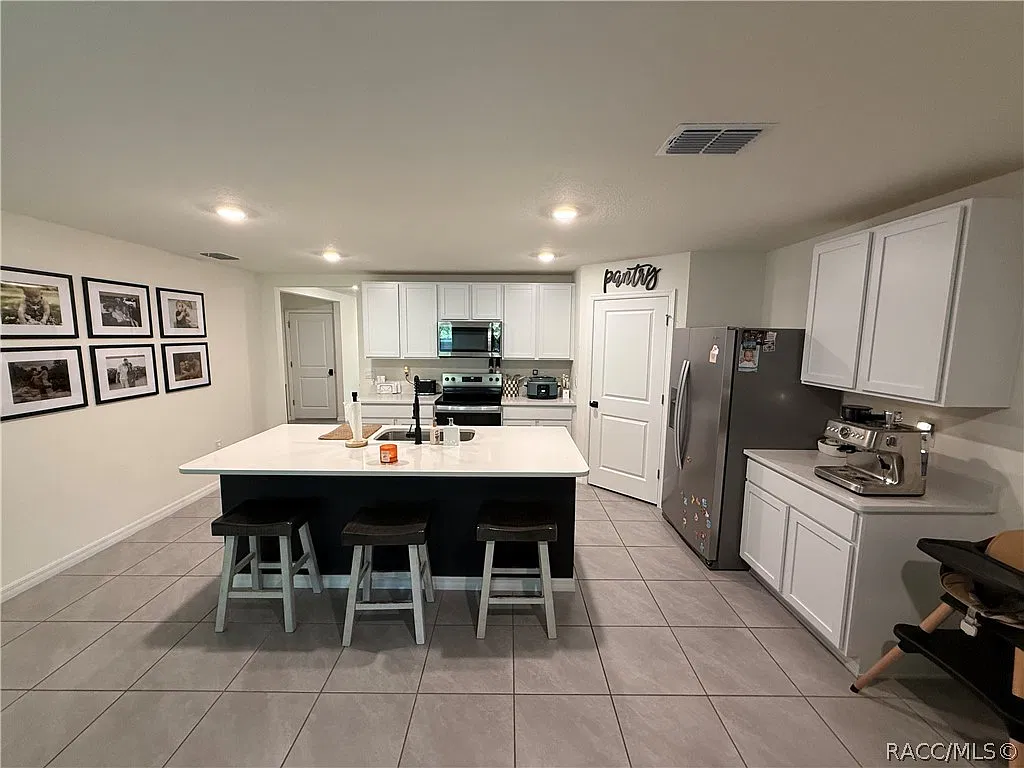 4 bed, 1852 sqft, $2,200 — Photo 3