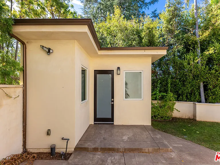 391 S Saltair Ave — Photo 48