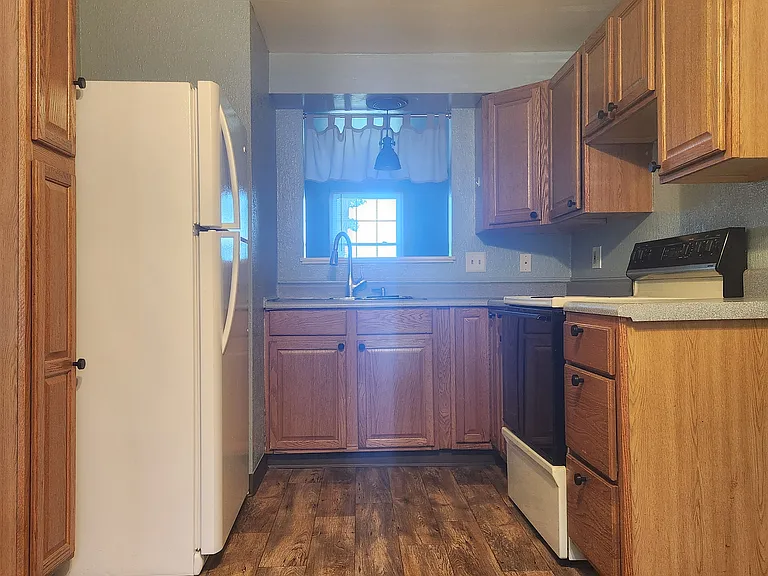 139 Whitestown Vlg #B — Photo 9