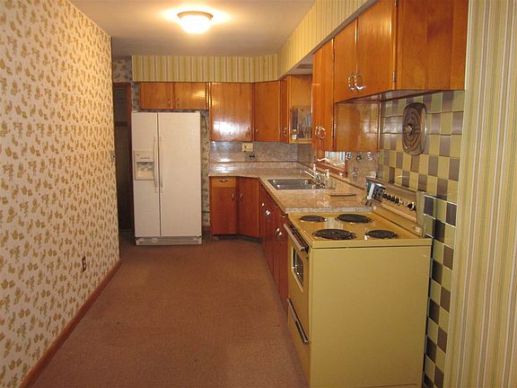 3rd image of 32 Maiden Ln