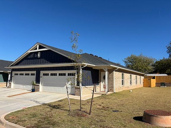 3rd image of 2703 Belmont Cir #301