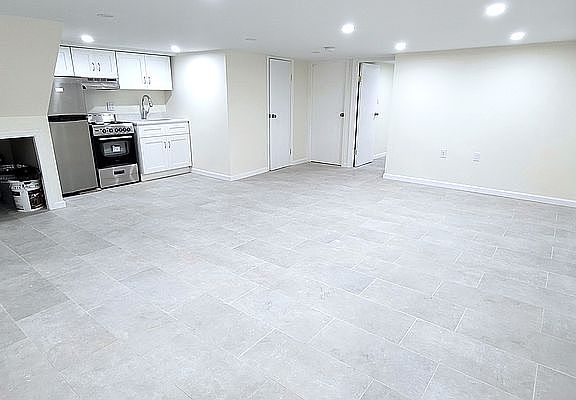 4th image of 170-29 Lithonia Ave #Bm2