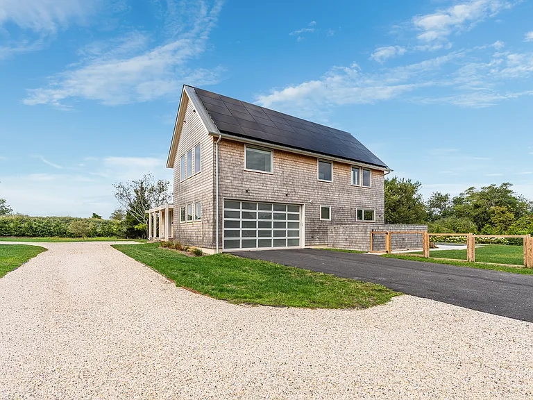 610 Wildberry Ln — Photo 3