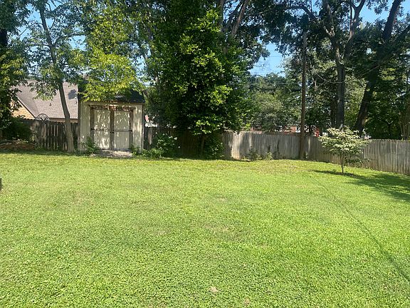 5th image of 111 Amhurst Ave