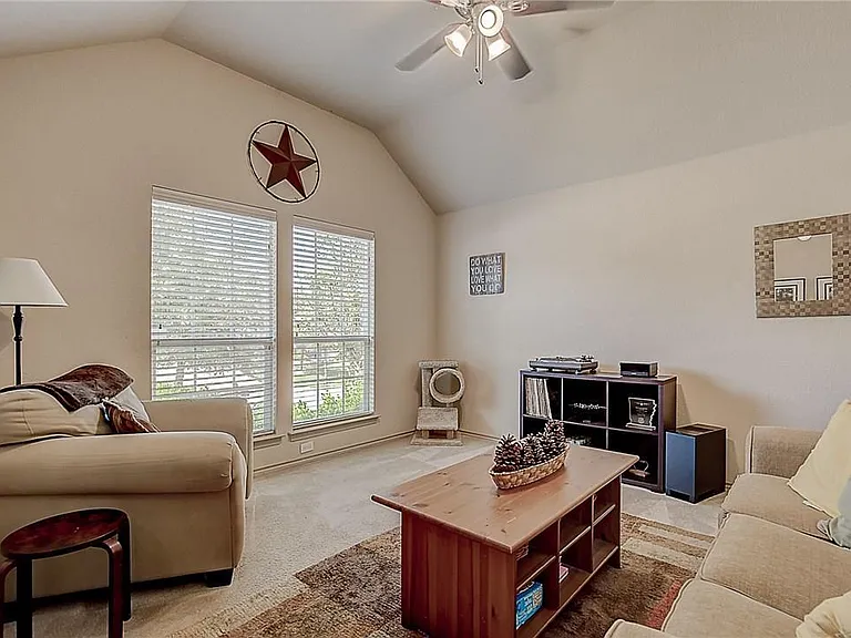 5009 Holliday Dr — Photo 5