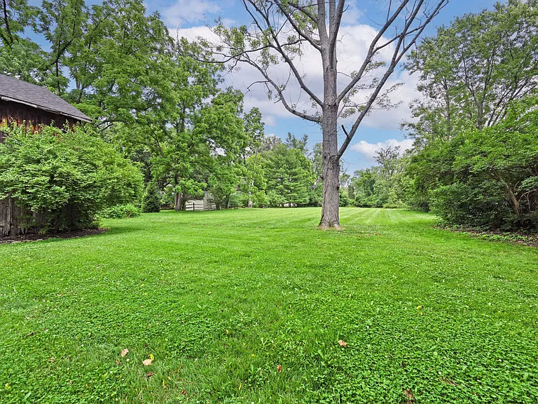 6900 Drake Rd — Photo 34