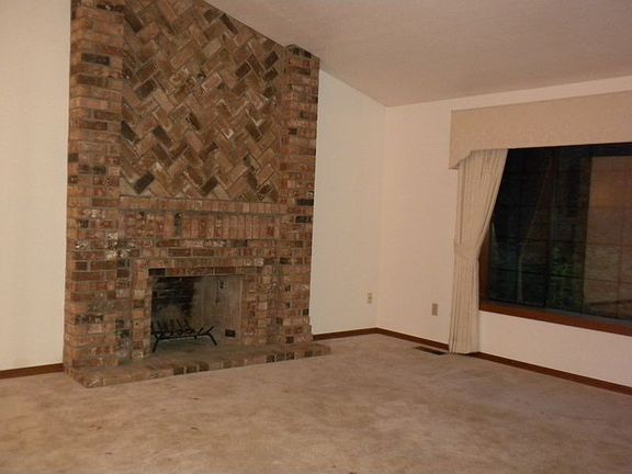 3rd image of 11987 Avellana Cir NE