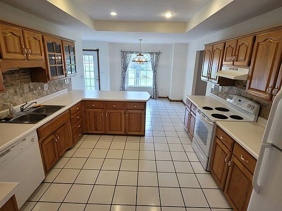 5th image of 412 Forest Dr