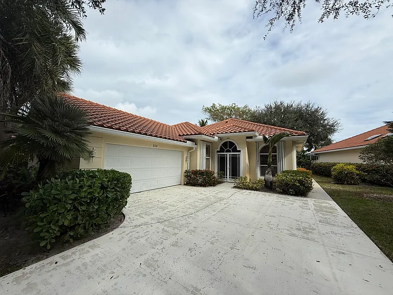222 E Tall Oaks Cir — Photo 1