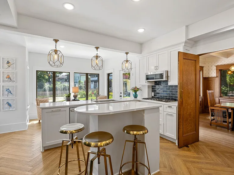 1310 Lake Dr SE — Photo 10
