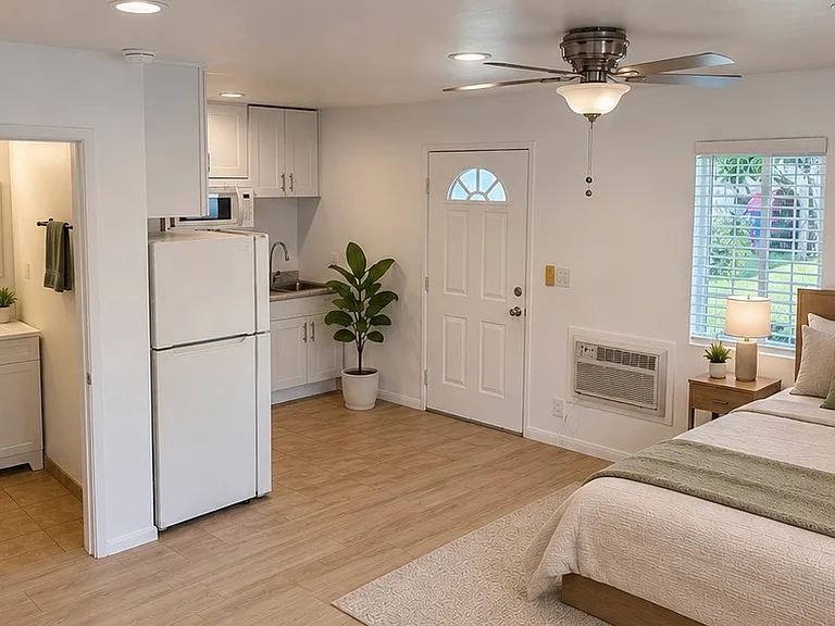 1404 N Buena Vista St #1/2 — Photo 1