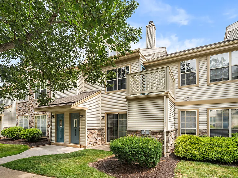 1804 Foxmeadow Cir — Photo 1