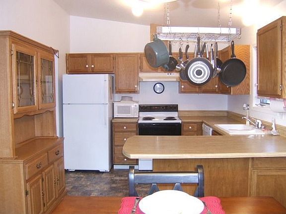 Kitchen w/Newer Appliances