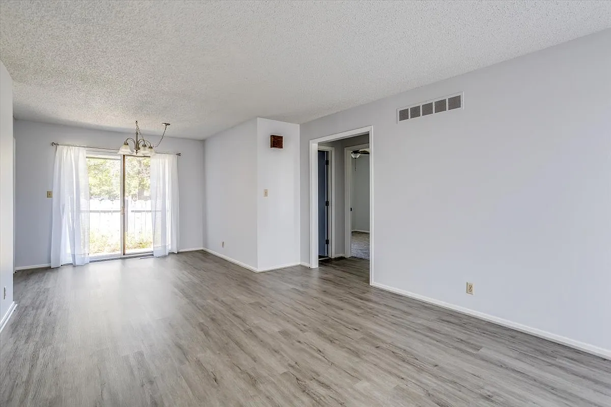 2 bed, 1200 sqft, $1,400 — Photo 3
