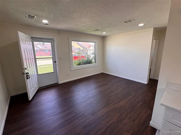 17611 Clarann St — Photo 6