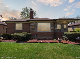 24091 Blackstone St, Oak Park, MI 48237