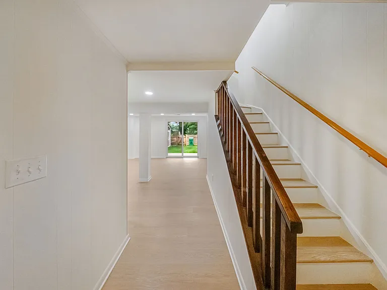 68 Orchard Dr — Photo 8