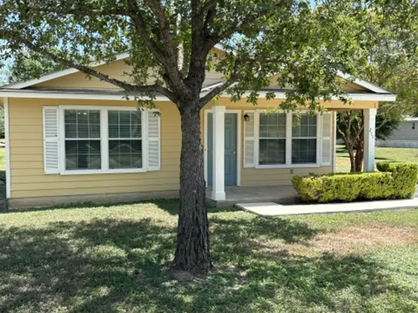 245 Springs Hill Cir, Seguin, TX 78155