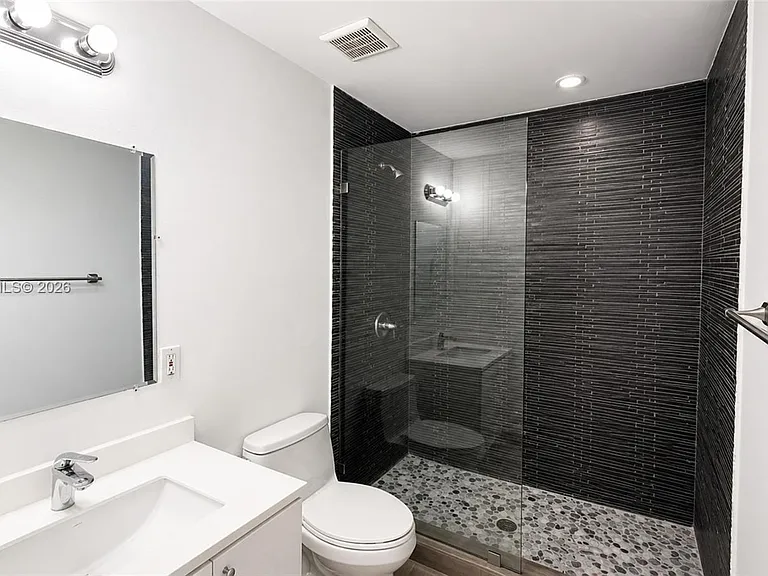 820 15th St #103 — Photo 18