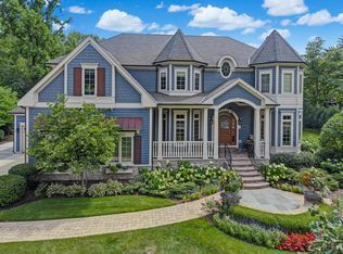 225 N Richmond Ave, Clarendon Hills, IL 60514