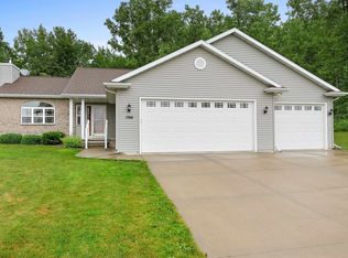 1766 Cascade Ct, Greenleaf, WI 54126