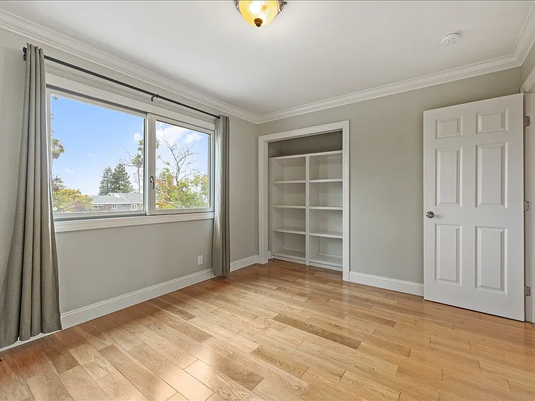 2740 Saint James Rd — Photo 34