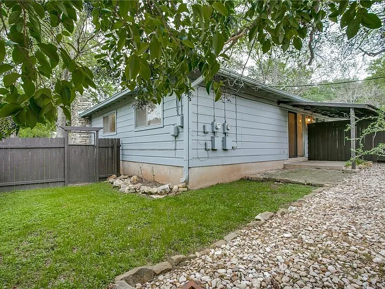 2313 La Casa Dr #B — Photo 25
