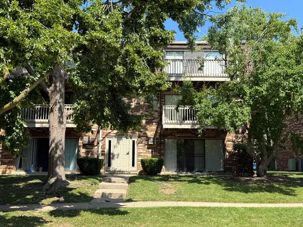 239 W Court Of Shorewood APT 1B, Vernon Hills, IL 60061