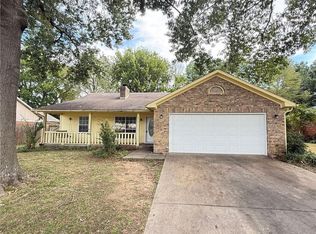 2972 N John Wayne Dr, Fayetteville, AR 72703