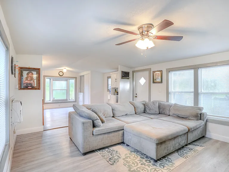 12552 Farmettes Rd — Photo 3
