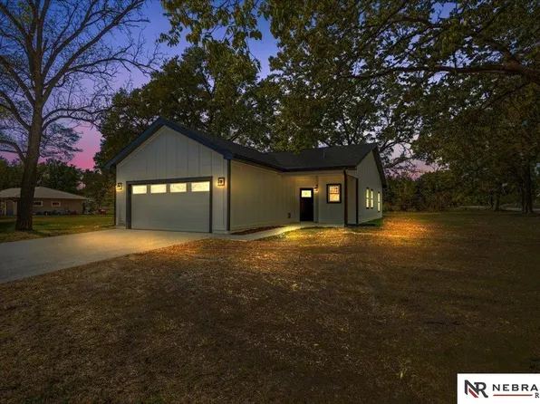 305 S A St, Blue Springs, NE 68318