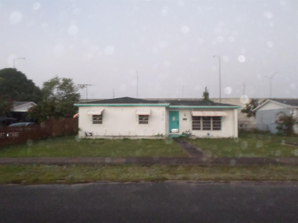 1st image of 1215 Tropical Dr
