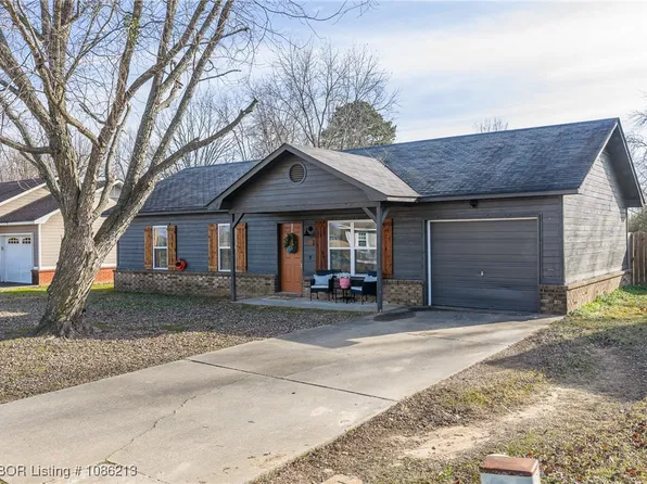 105 W Houston St, Lavaca, AR 72941