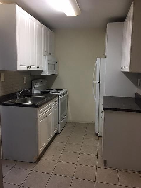 1st image of 8 Stewart Pl #2