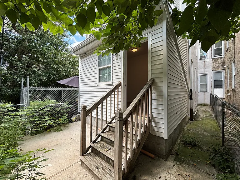 885 Belmont Ave — Photo 19