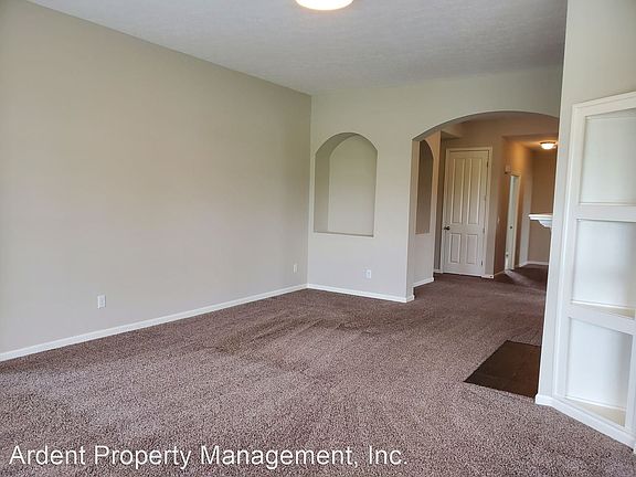 4th image of 467 Redwood Ln