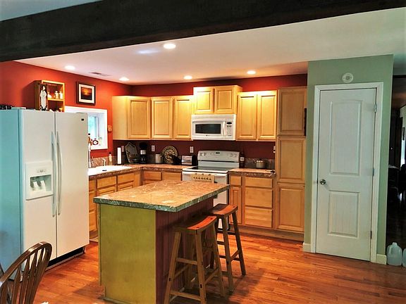 4th image of 3530 Goldfinch Ln