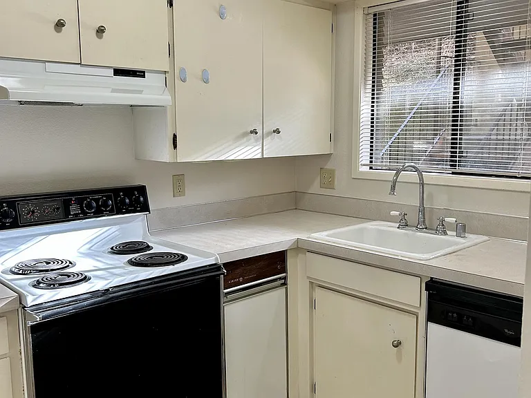 103 La Villa Dr — Photo 1