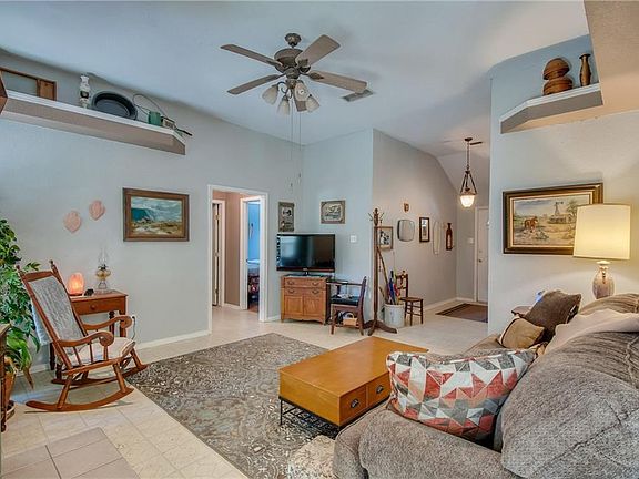 5th image of 114 Douglas Dr