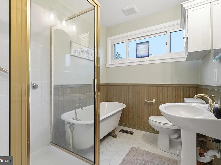 1227 Clagett Dr — Photo 19
