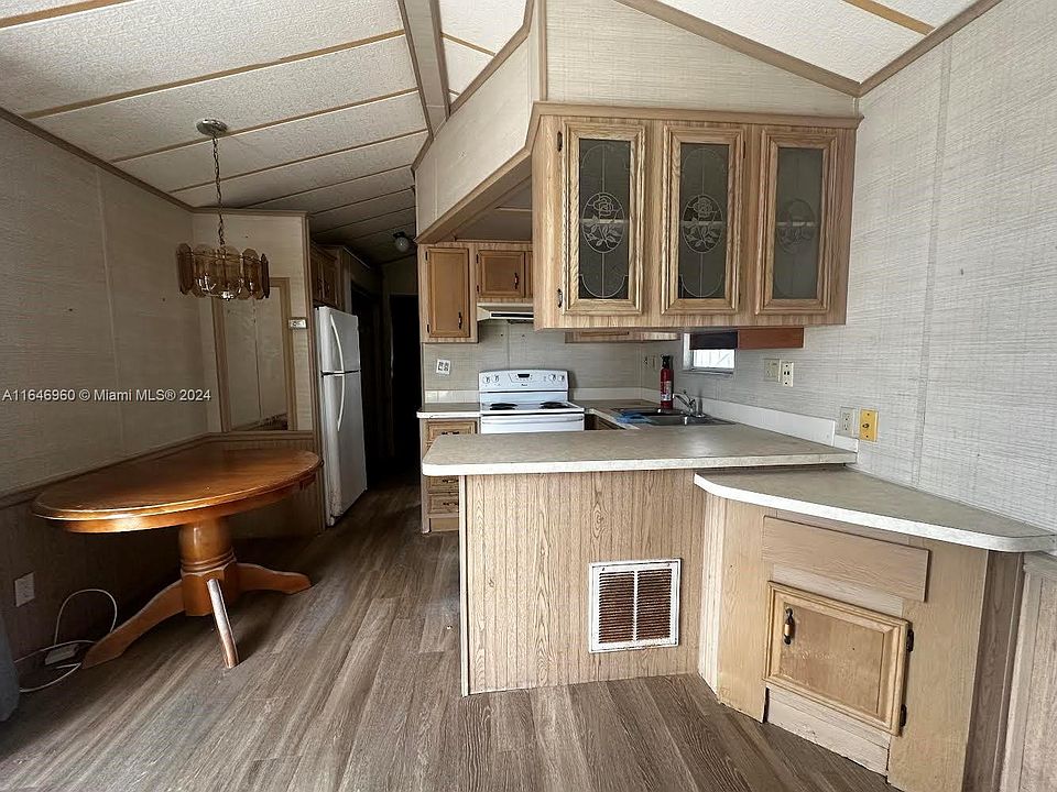 2nd image of 55 Boca Chica Rd #419
