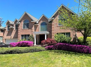 11 Clifton Ter, Englewood Cliffs, NJ 07632