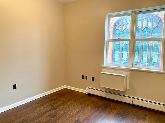 5th image of 28 S Broadway Ave APT 202