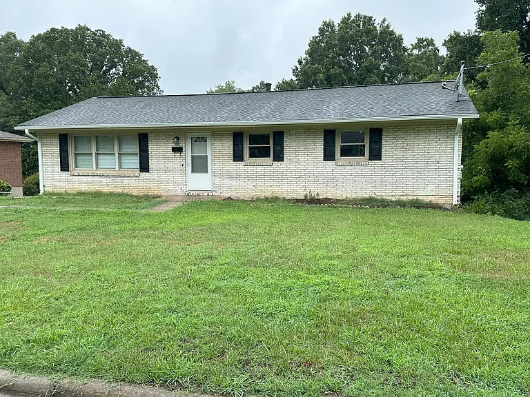 592 Arlington Rd — Photo 1