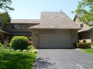 9085 Del Prado Dr, Palos Hills, IL 60465