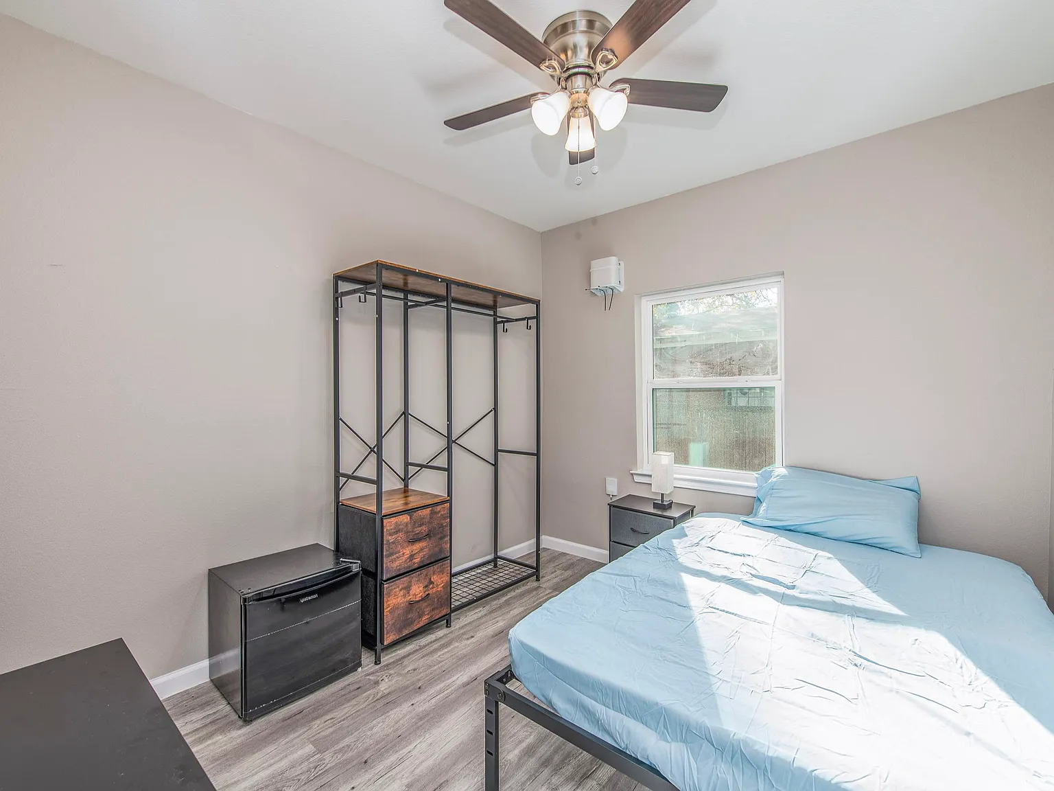 4 bed, 4.0 bath, $931 — Photo 1