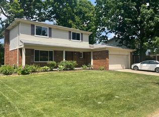 2355 Highbury Dr, Troy, MI 48085
