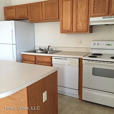 4th image of 11 Toms Dr APT 07