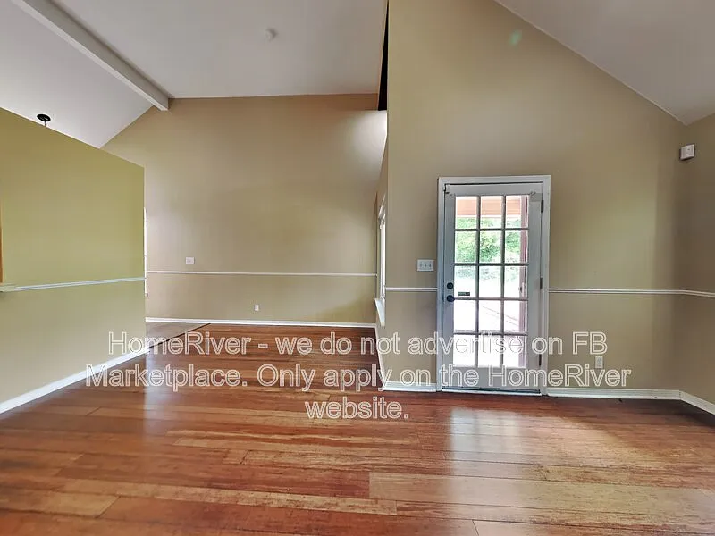 3 bed, 2.0 bath, 1282 sqft, $2,095 — Photo 3