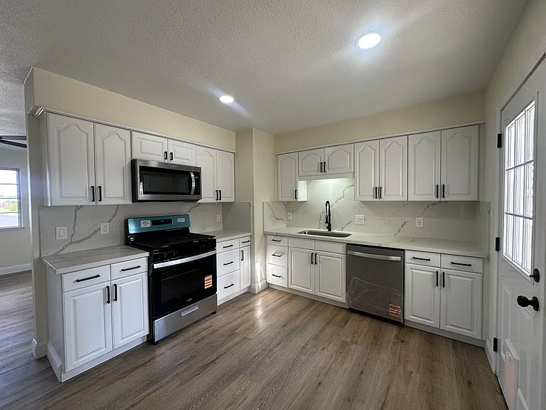 13000 Lorenzo Ct — Photo 3